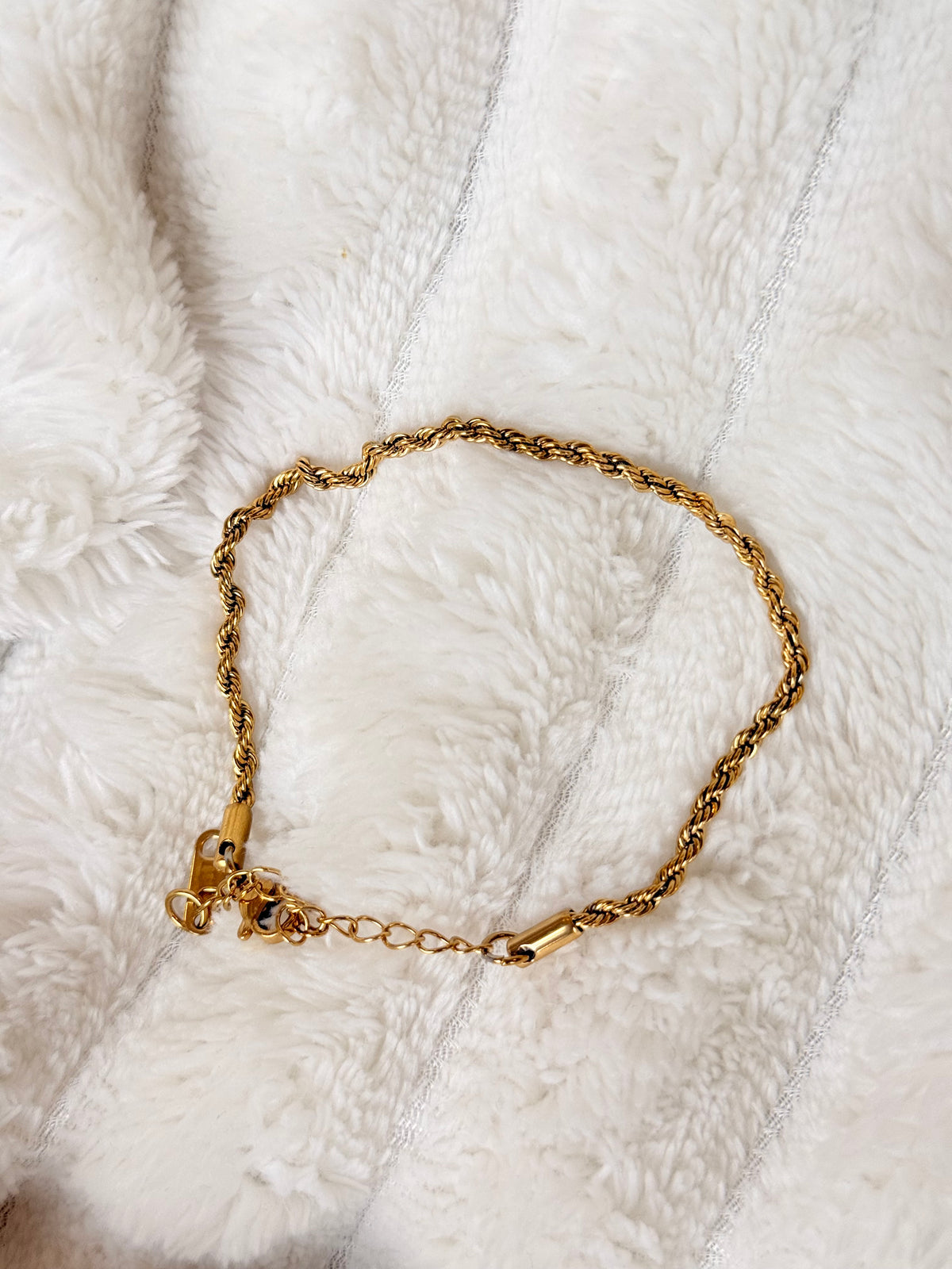 Pulsera cordón dorado