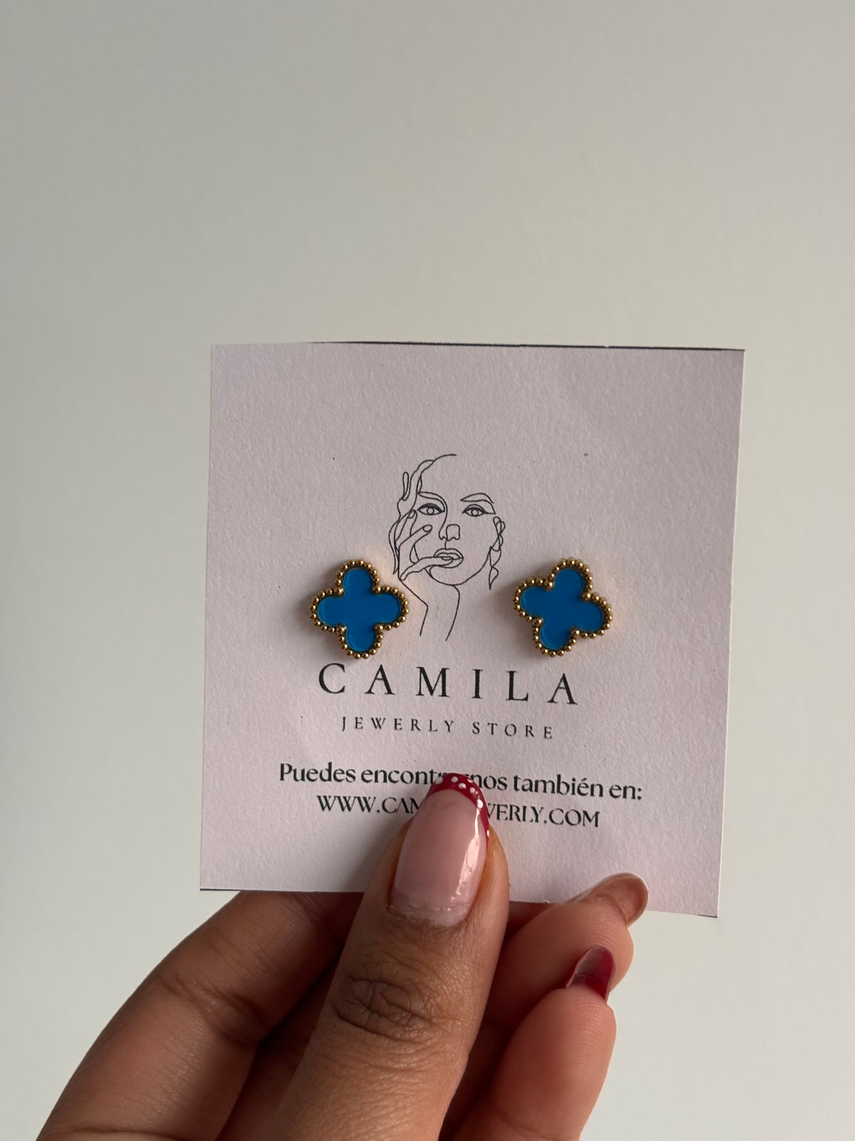 Aretes VCA celeste