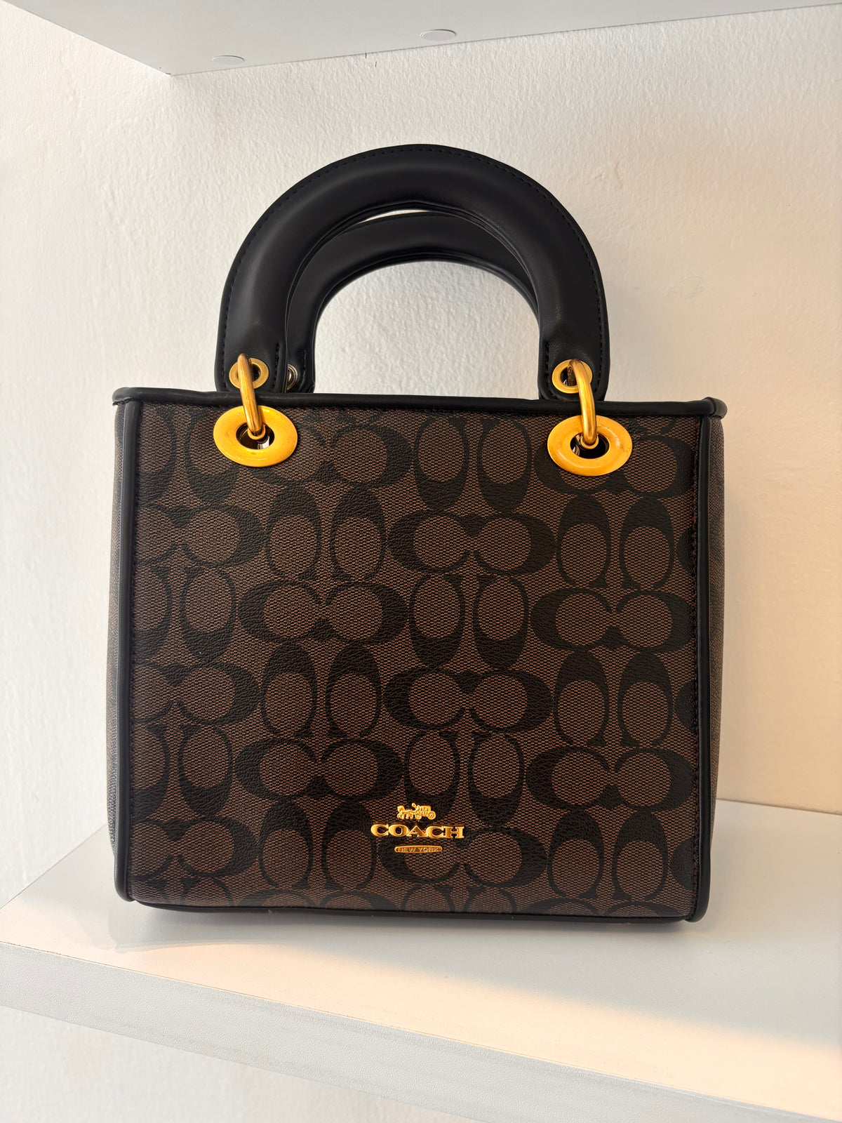 Cartera coach remarcada