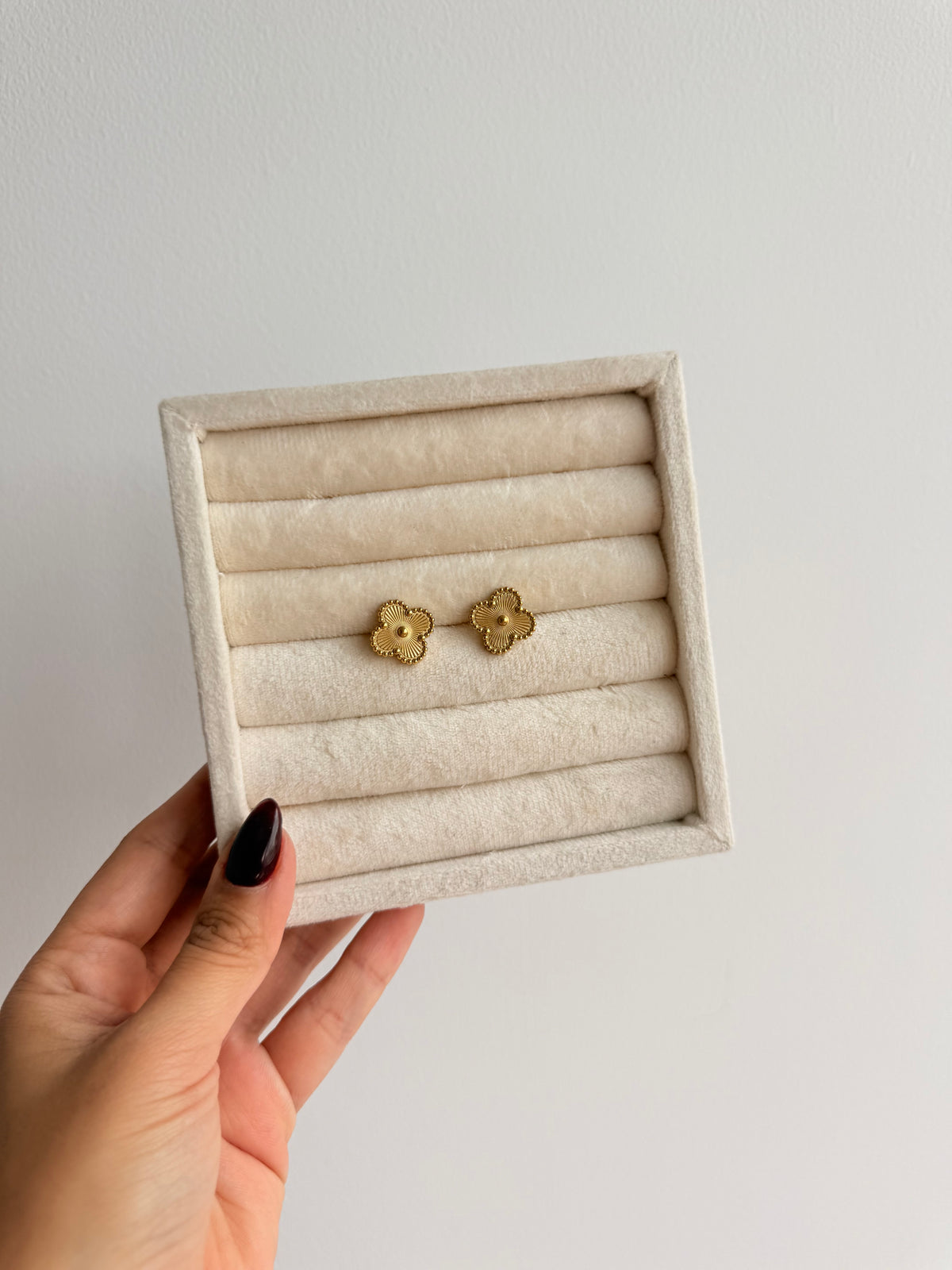 Aretes VCA dorados