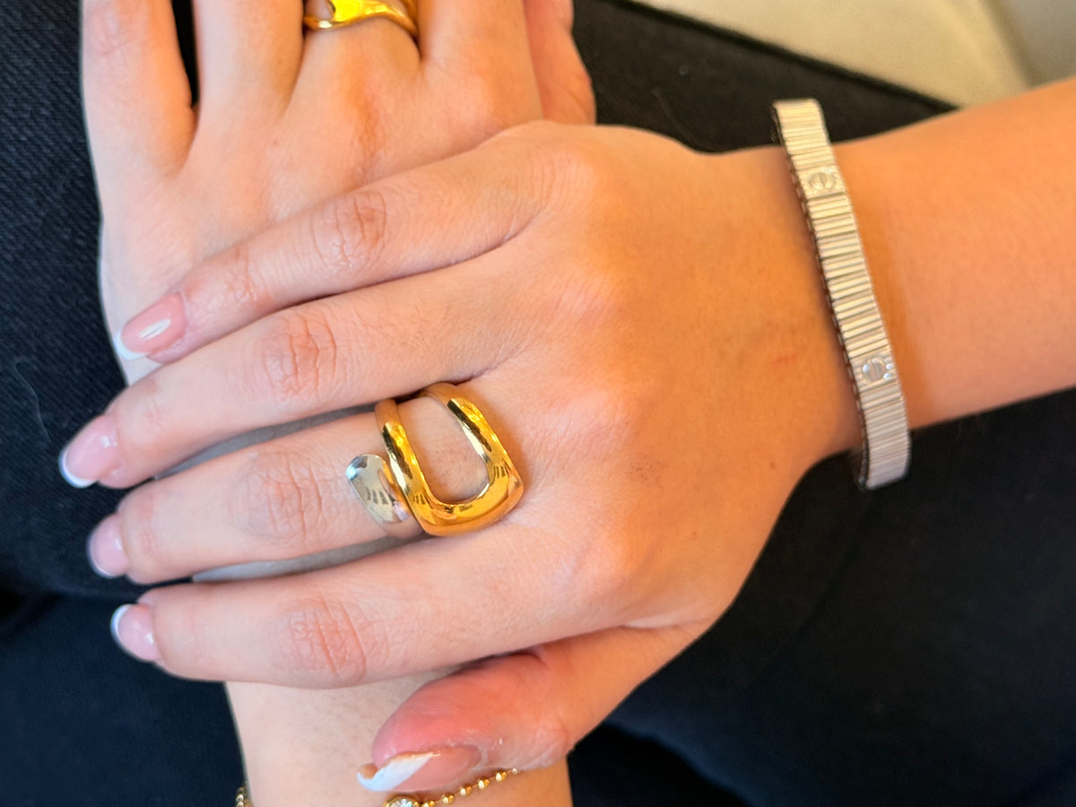 Pulsera Love 2026 plateada