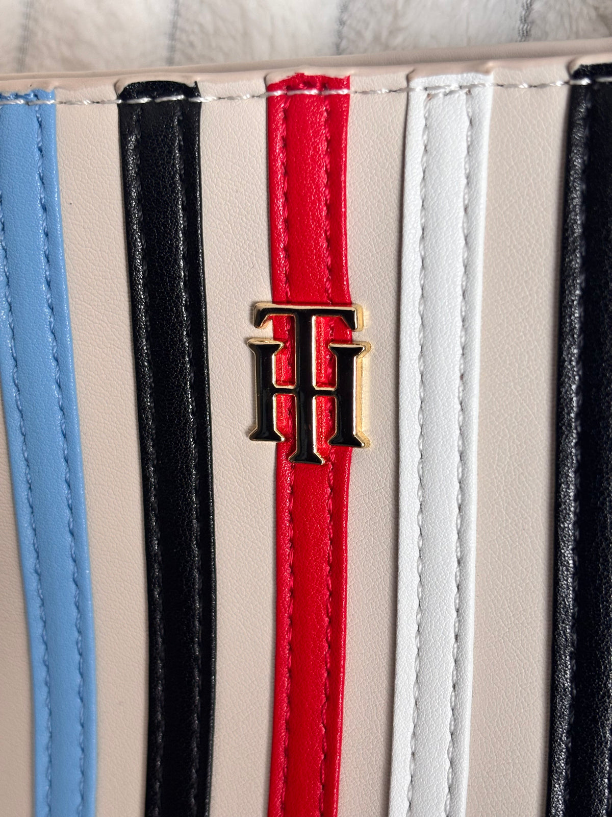 Cartera TH grande