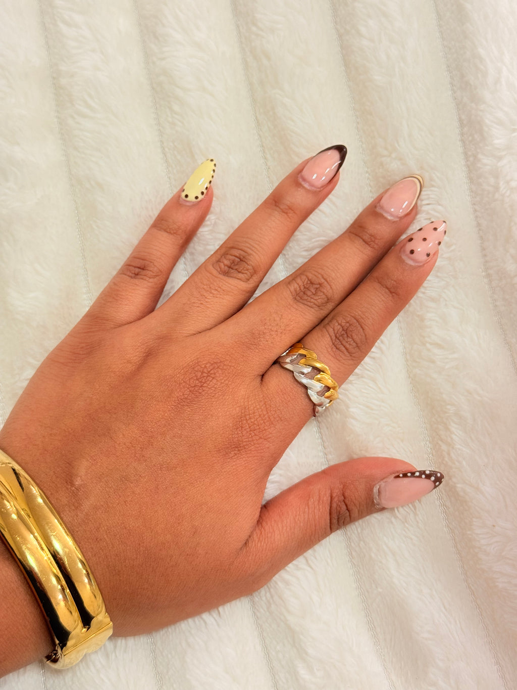 Anillo entrelazado bicolor