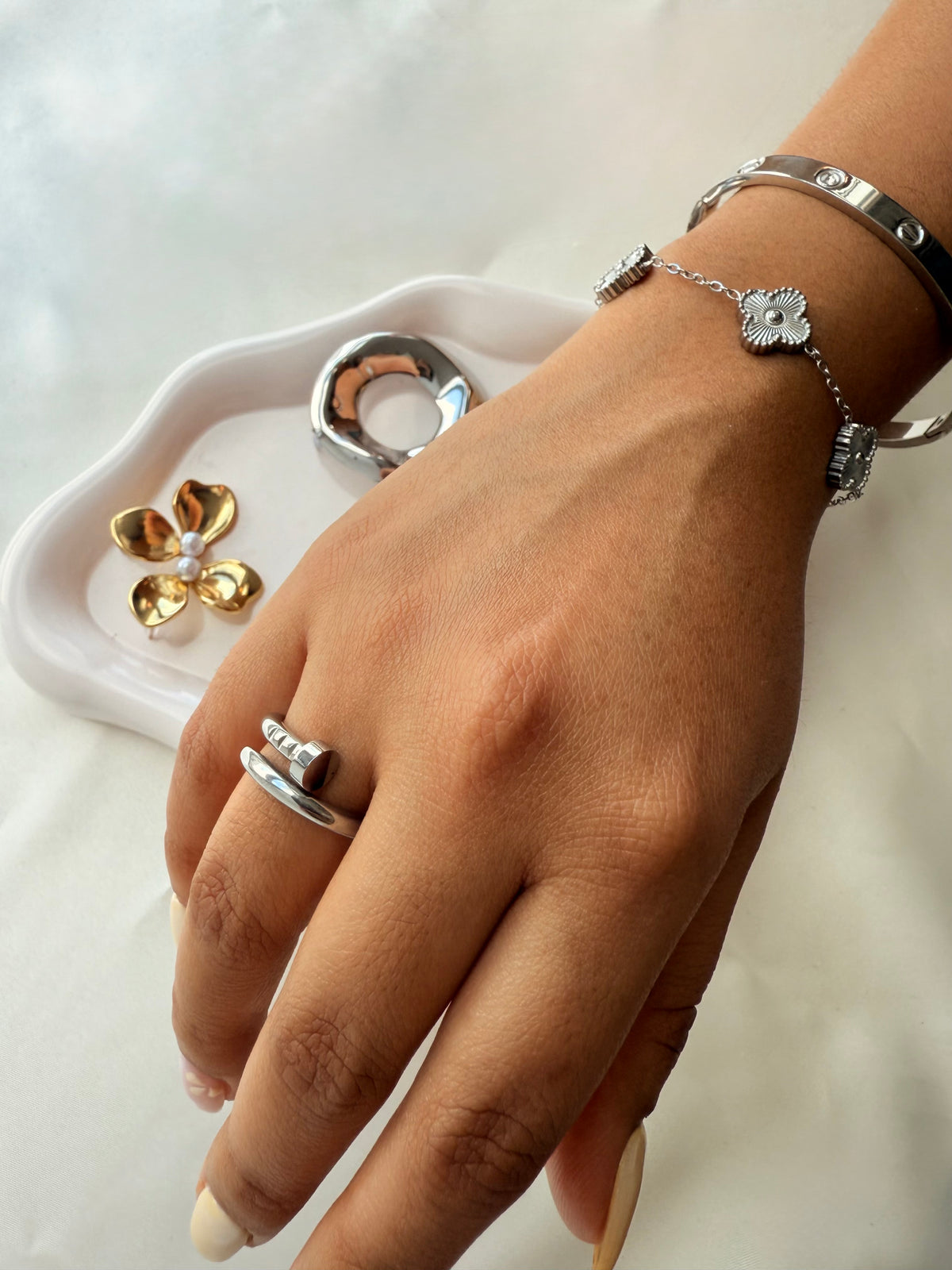 Anillo clavo plateado