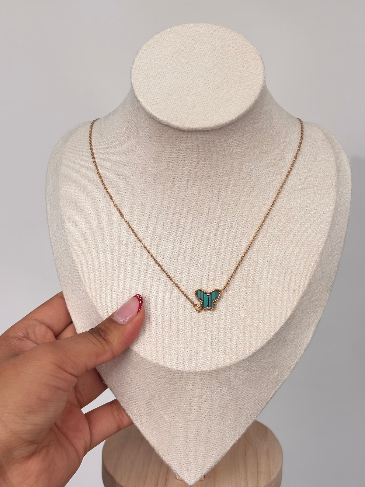 Cadena VCA mariposa verde