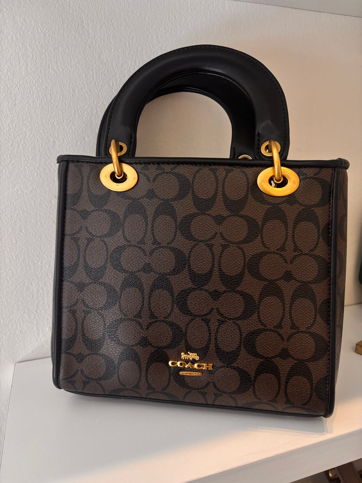 Cartera coach remarcada