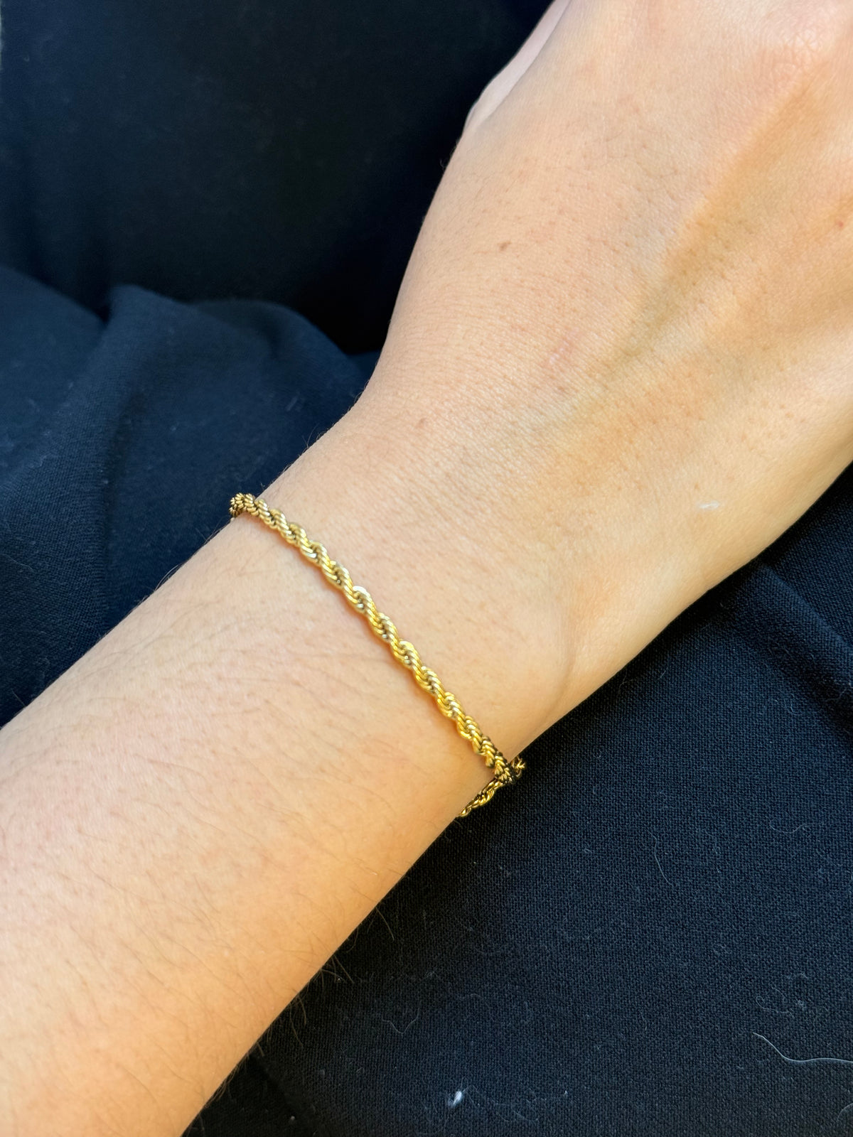 Pulsera cordón dorado