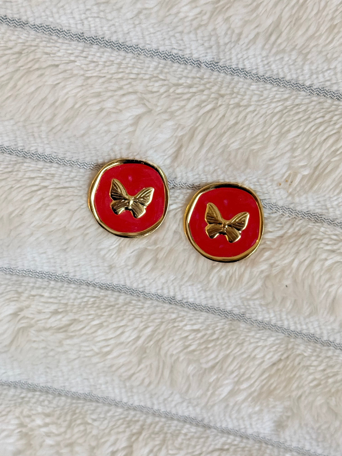 Aretes red