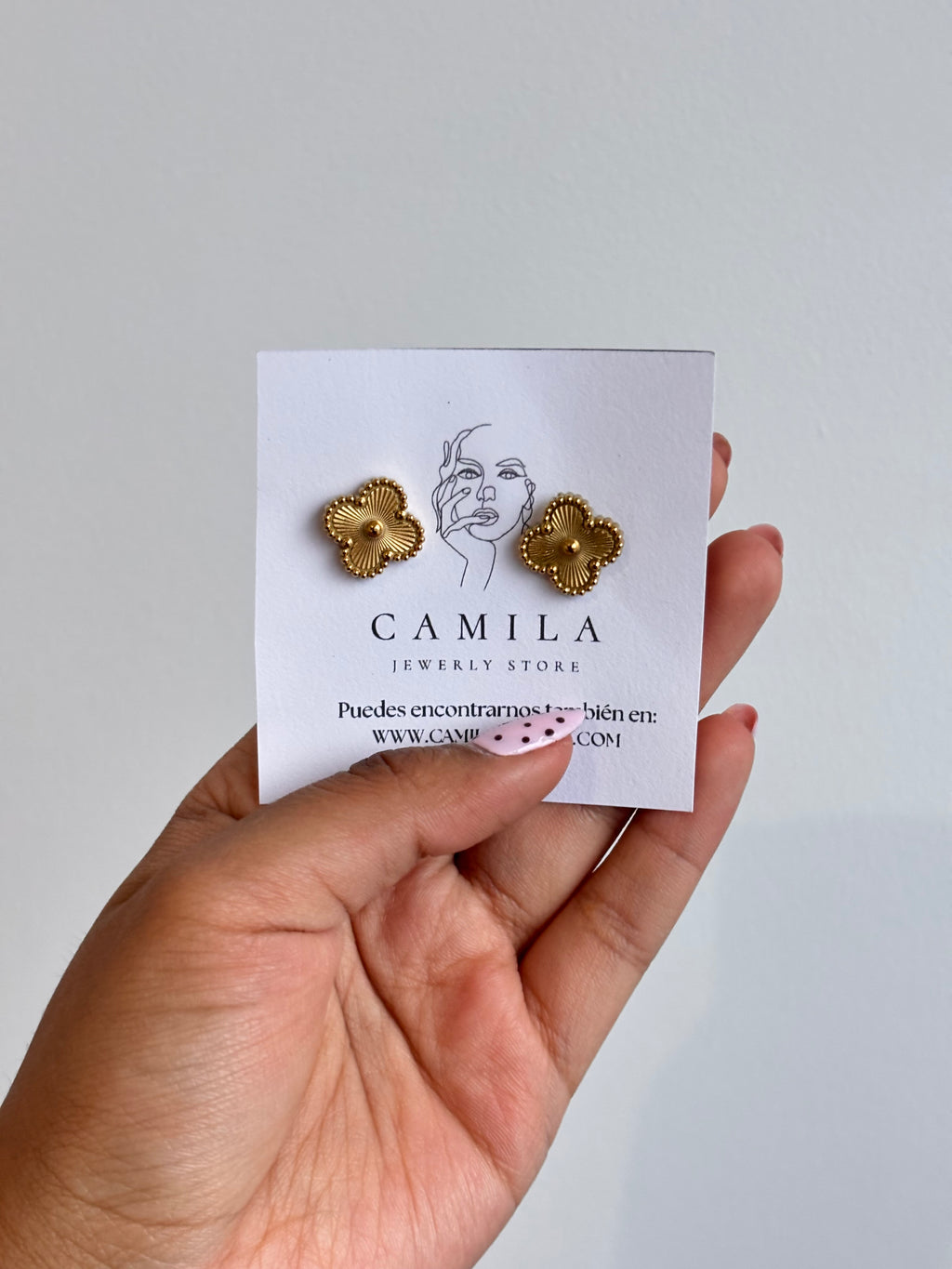 Aretes VCA dorados