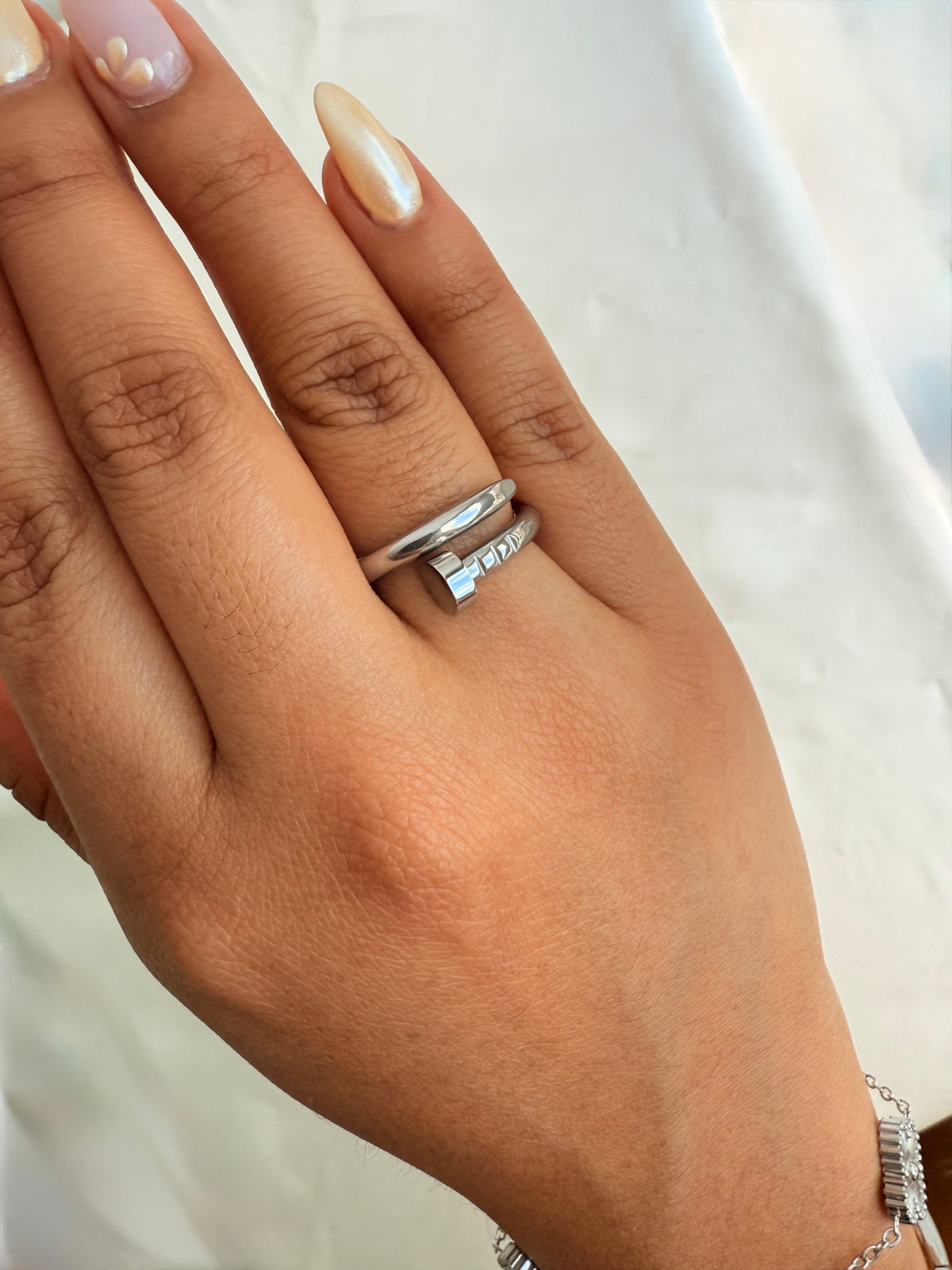 Anillo clavo plateado
