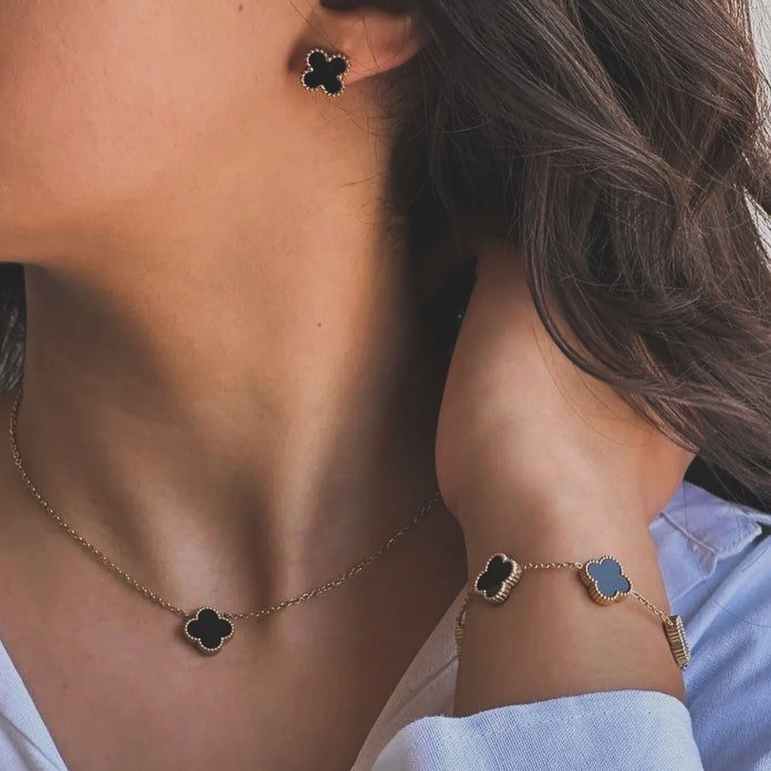 Aretes VCA negros