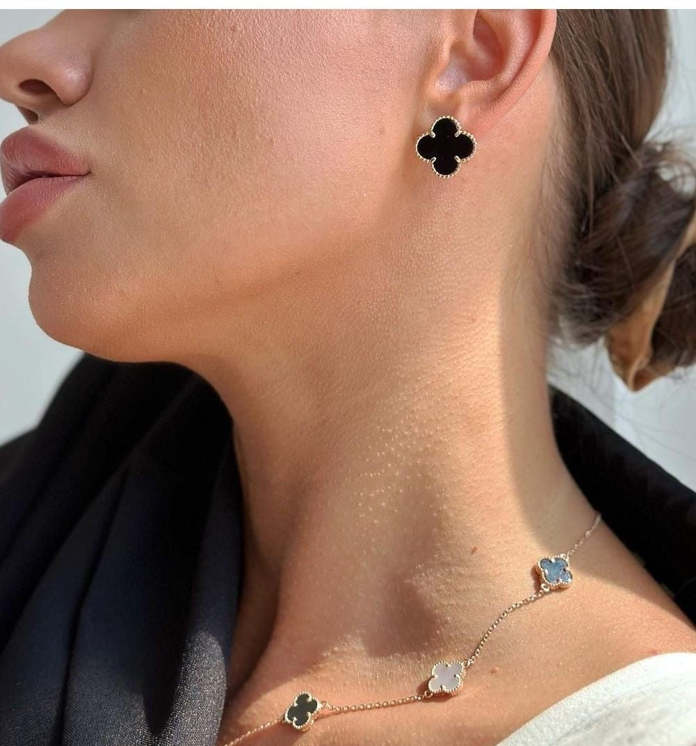 Aretes VCA negros